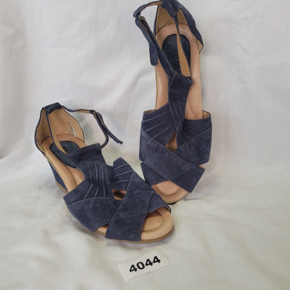 Bernardo Navy Suede Wedge Sandals Women Size 7D Wide T Strap Buckle Closure